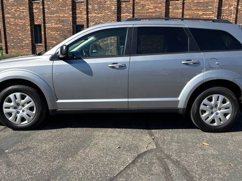 Used 2019 Dodge Journey SE FWD image 5