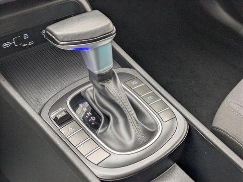 Used 2025 Hyundai Kona SEL image 12