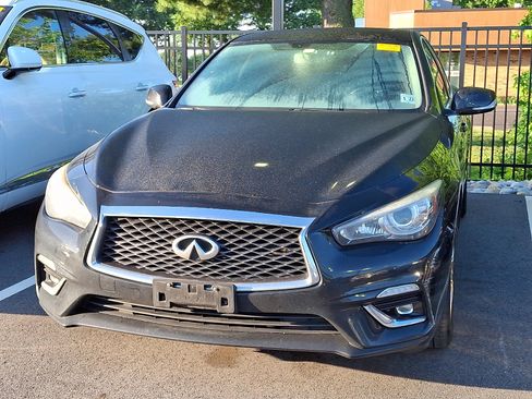 Used 2018 INFINITI Q50 Luxe w/ Essential Package (3.0T Luxe) AWD/4WD image 4
