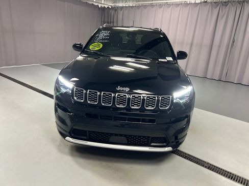 Used 2024 Jeep Compass Limited w/ Elite Group AWD/4WD image 2