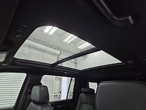 Used 2024 GMC Yukon XL Denali image 32