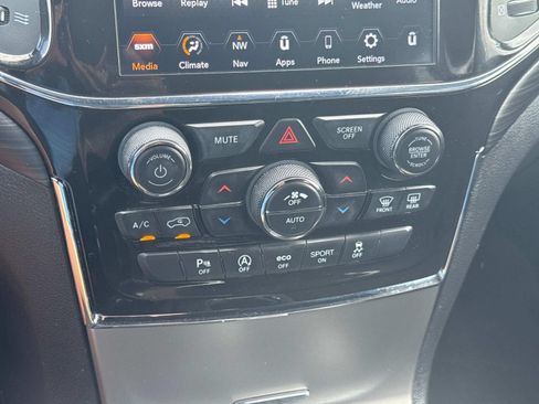 Used 2022 Jeep Grand Cherokee Laredo E RWD image 31