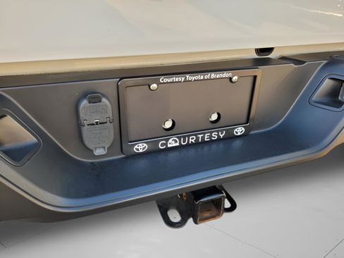 Used 2021 Jeep Gladiator Sport image 10