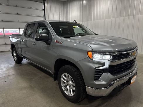 Used 2025 Chevrolet Silverado 1500 LT image 2