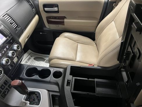 Used 2012 Toyota Sequoia Platinum image 39