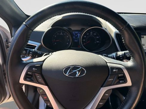 Used 2017 Hyundai Veloster Value Edition FWD image 24