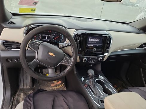 Used 2022 Chevrolet Traverse LS image 8