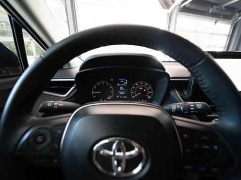 Used 2025 Toyota Corolla Cross LE FWD image 15