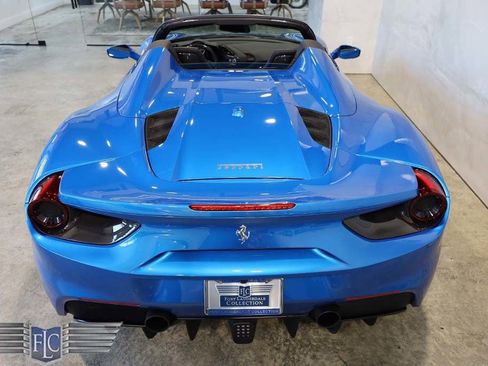 Used 2018 Ferrari 488 Spider image 14