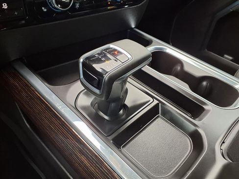 Used 2025 GMC Sierra 1500 Elevation image 18