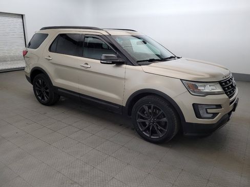 Used 2017 Ford Explorer XLT w/ Equipment Group 202A AWD/4WD image 11