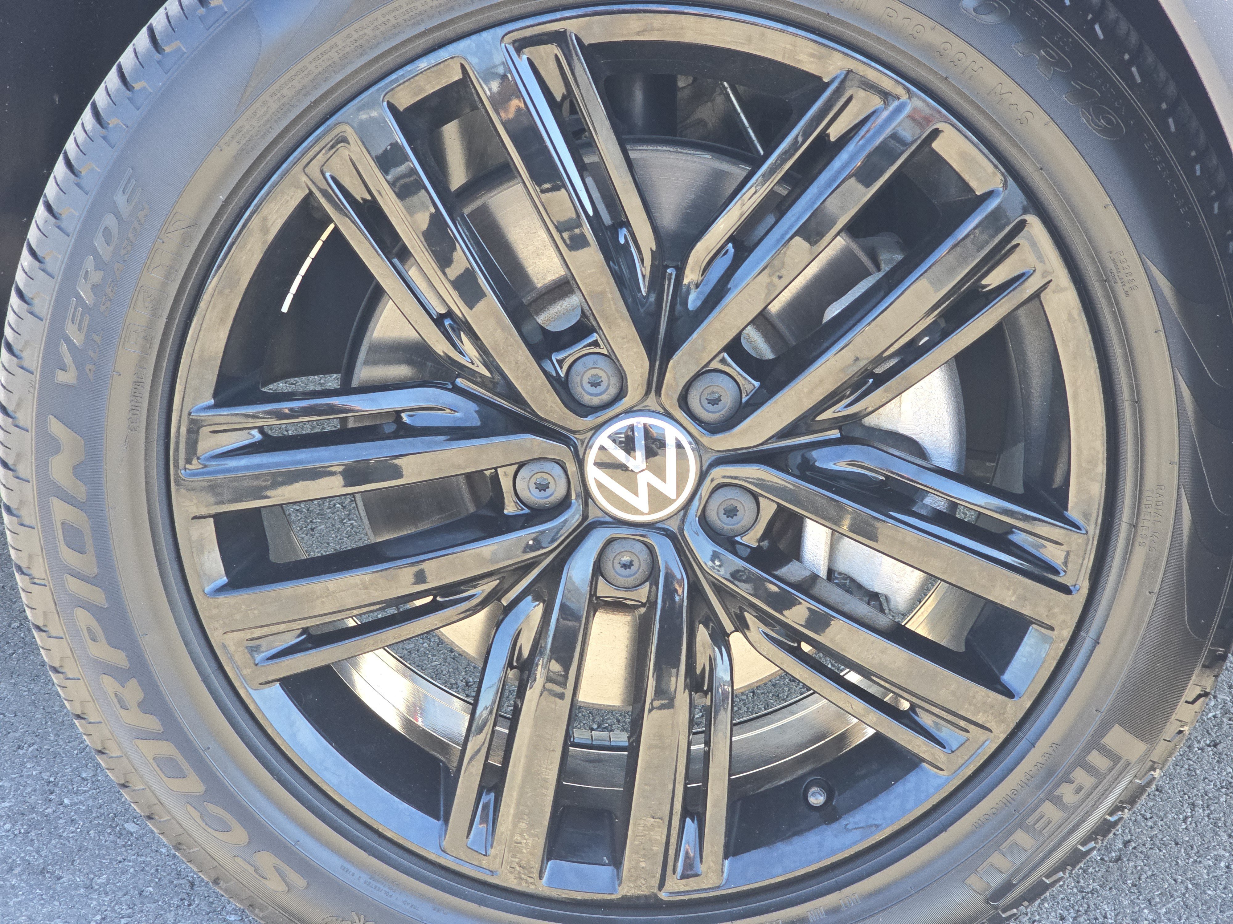 Certified 2022 Volkswagen Tiguan SE R-Line AWD/4WD image 15