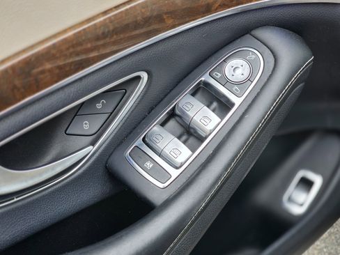 Used 2015 Mercedes-Benz S 550 Sedan image 23