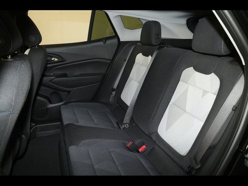 New 2026 Chevrolet Trax LS w/ LS Convenience Package FWD image 20