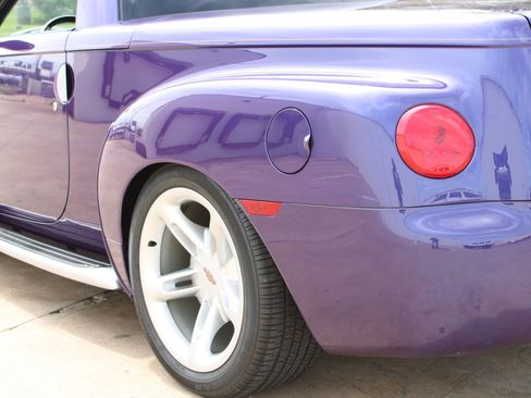 Used 2004 Chevrolet SSR w/ Preferred Equipment Group RWD image 40