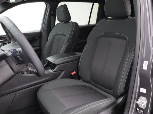 Used 2025 Jeep Grand Cherokee L Laredo image 15