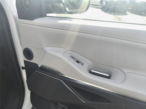 New 2026 Lincoln Navigator L Premier AWD/4WD image 24