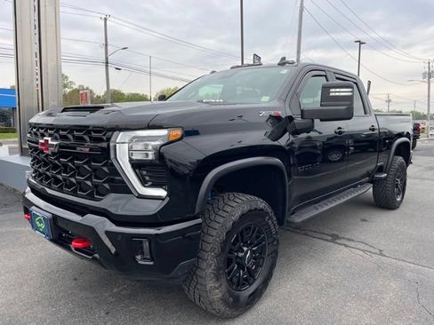 Certified 2025 Chevrolet Silverado 2500 ZR2 w/ Snow Plow Prep/Camper Package AWD/4WD image 18