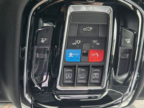 Used 2023 Jeep Grand Cherokee Overland w/ Luxury Tech Group IV AWD/4WD image 32