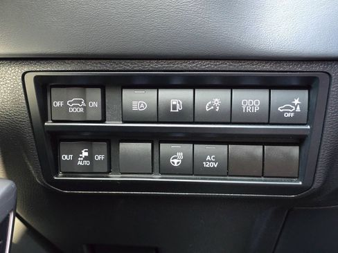 Used 2024 Toyota Sequoia Platinum AWD/4WD image 32
