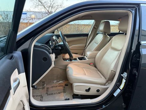 Used 2014 Chrysler 300 RWD image 14