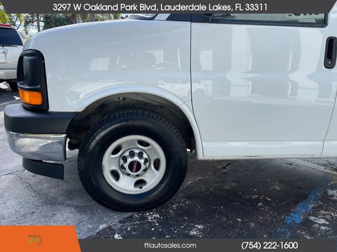 Used 2017 GMC Savana 3500 Extended image 18