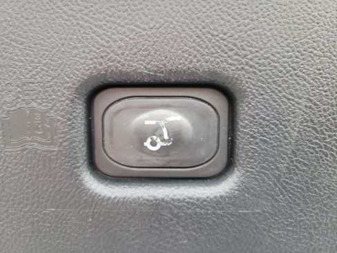 Used 2019 Lincoln Nautilus Premier AWD/4WD image 8