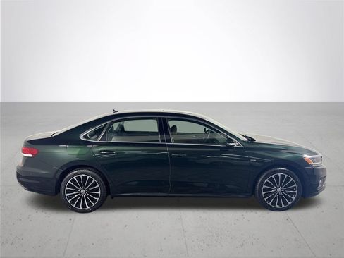 Used 2022 Volkswagen Passat 2.0T FWD image 5