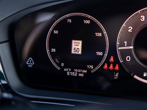 Certified 2025 Porsche Cayenne AWD/4WD image 56