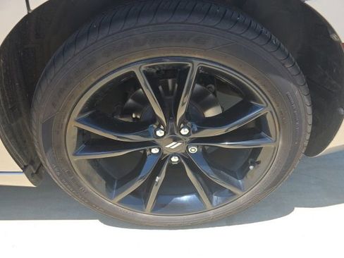 Used 2018 Dodge Charger SXT w/ Blacktop Package RWD image 9