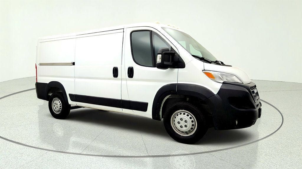 Used 2025 RAM ProMaster 2500 w/ Convenience Group FWD image 3