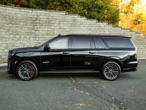 Used 2023 Cadillac Escalade ESV V image 9