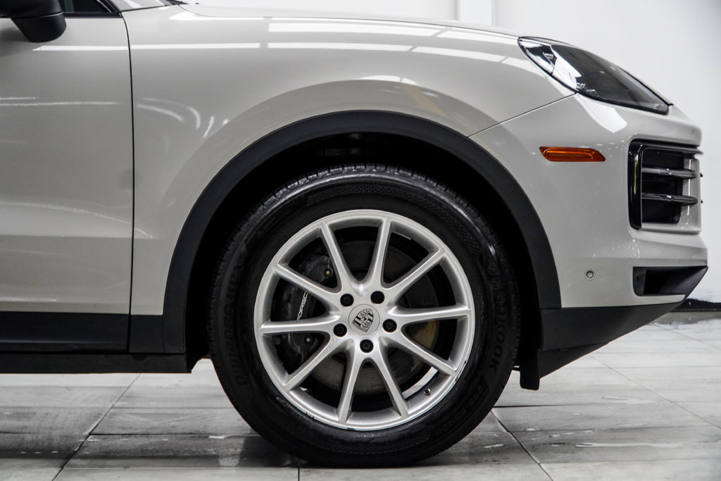 Used 2024 Porsche Cayenne w/ Premium Package Plus (PFM) AWD/4WD image 12