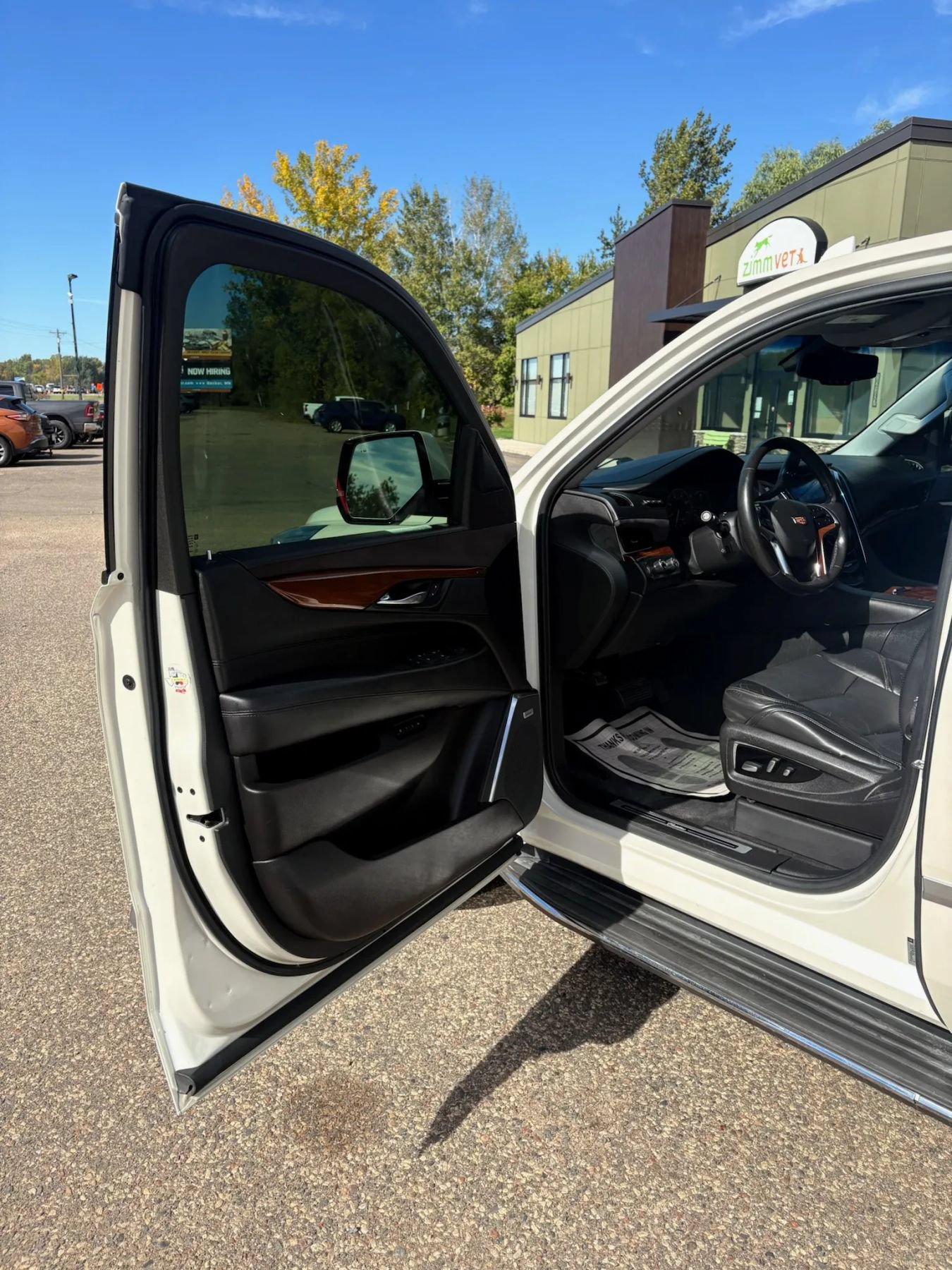 Used 2015 Cadillac Escalade ESV Luxury AWD/4WD image 10