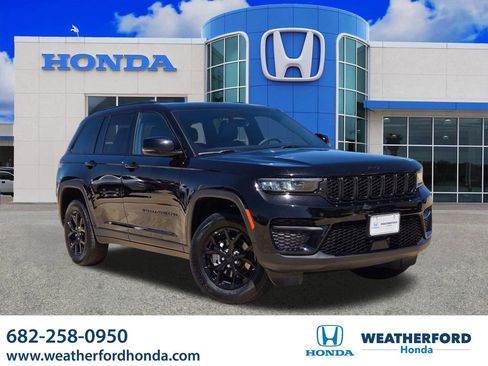 Used 2025 Jeep Grand Cherokee Altitude image 1