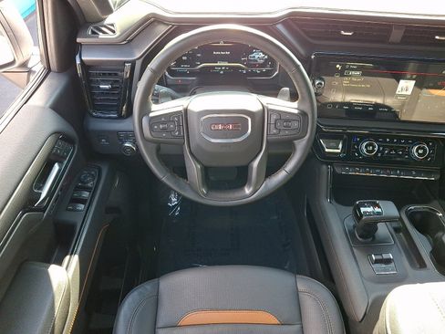 Used 2024 GMC Sierra 1500 AT4 w/ Technology Package AWD/4WD image 12