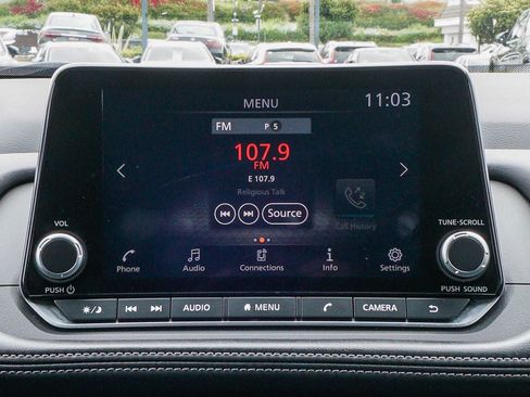 Used 2024 Nissan Rogue S FWD image 15