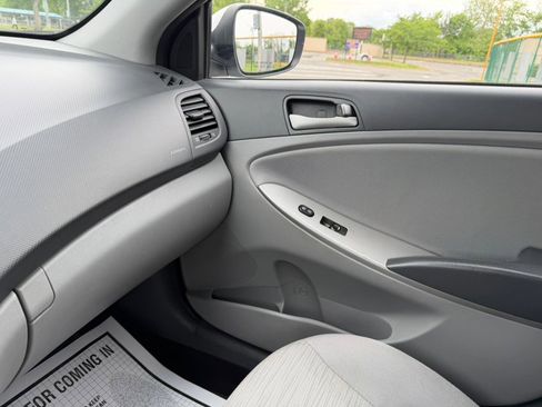 Used 2016 Hyundai Accent SE FWD image 14