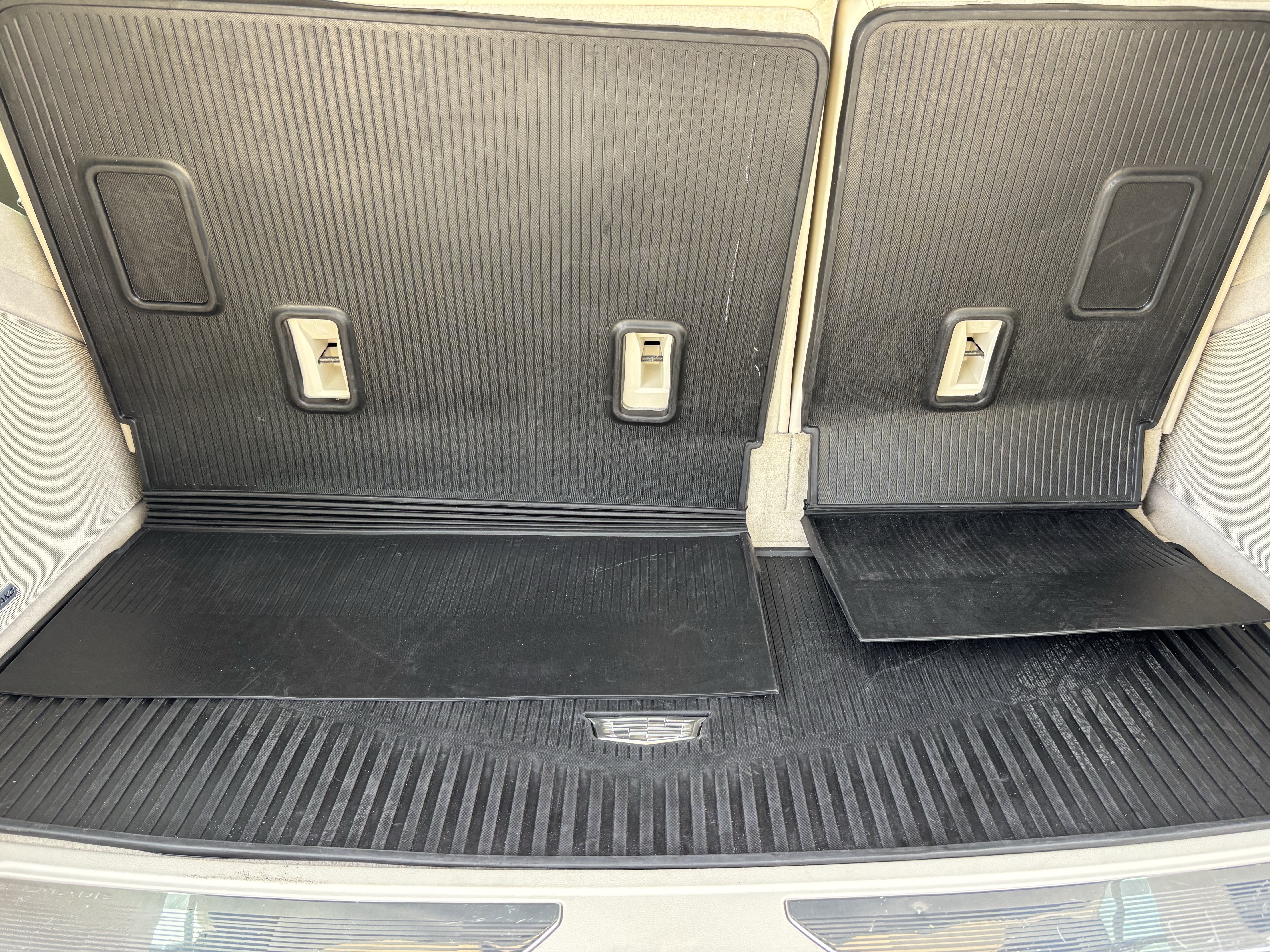 Used 2021 Cadillac Escalade Premium Luxury Platinum RWD image 34