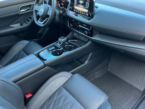 Certified 2023 Nissan Rogue Platinum w/ Platinum Premium Package image 18