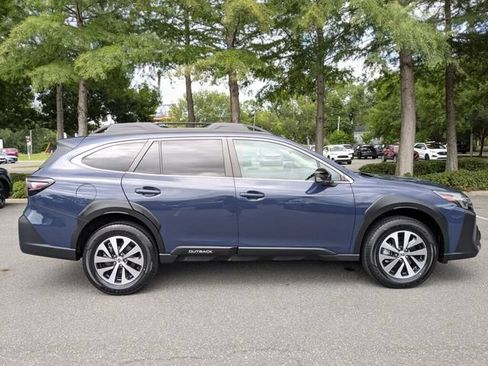 Used 2024 Subaru Outback Premium AWD/4WD image 7
