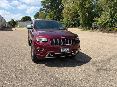 Used 2016 Jeep Grand Cherokee Overland w/ Advanced Technology Group AWD/4WD image 10