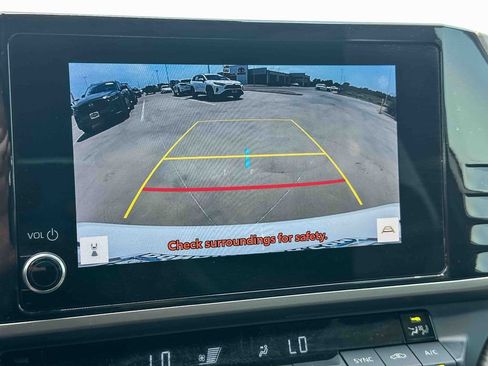 Used 2025 Toyota Camry SE w/ Convenience Package FWD image 30