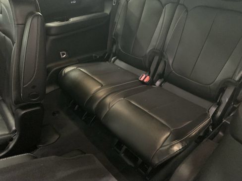 Used 2024 Jeep Grand Cherokee L Limited w/ Luxury Tech Group II image 12