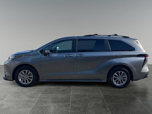 Used 2026 Toyota Sienna XLE AWD/4WD image 6