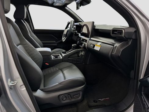 Used 2025 Toyota 4Runner TRD Off-Road Premium w/ Tow Technology Package AWD/4WD image 33