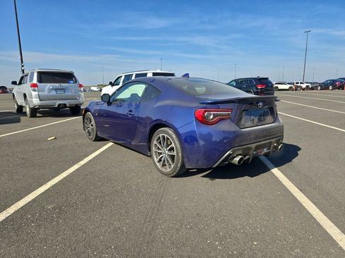 Used 2017 Toyota 86 image 2