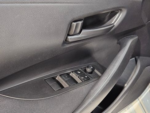 Used 2022 Toyota Corolla LE FWD image 21