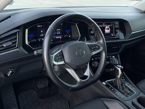 Certified 2023 Volkswagen Jetta SE w/ Panoramic Sunroof Package image 13