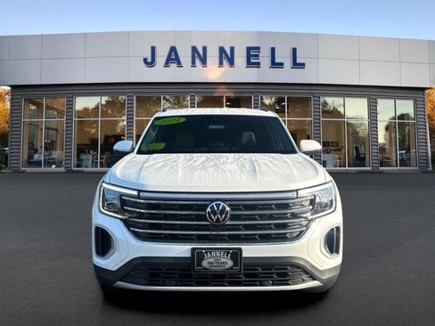 Used 2024 Volkswagen Atlas SE AWD/4WD image 2